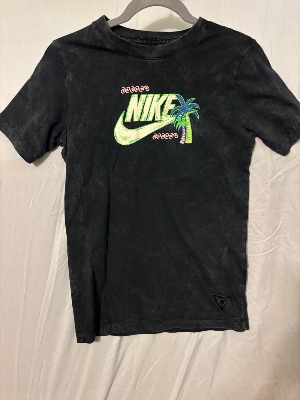 Nike Boys T-Shirt Size Large (L) – Black Palm Tree Graphic Tee